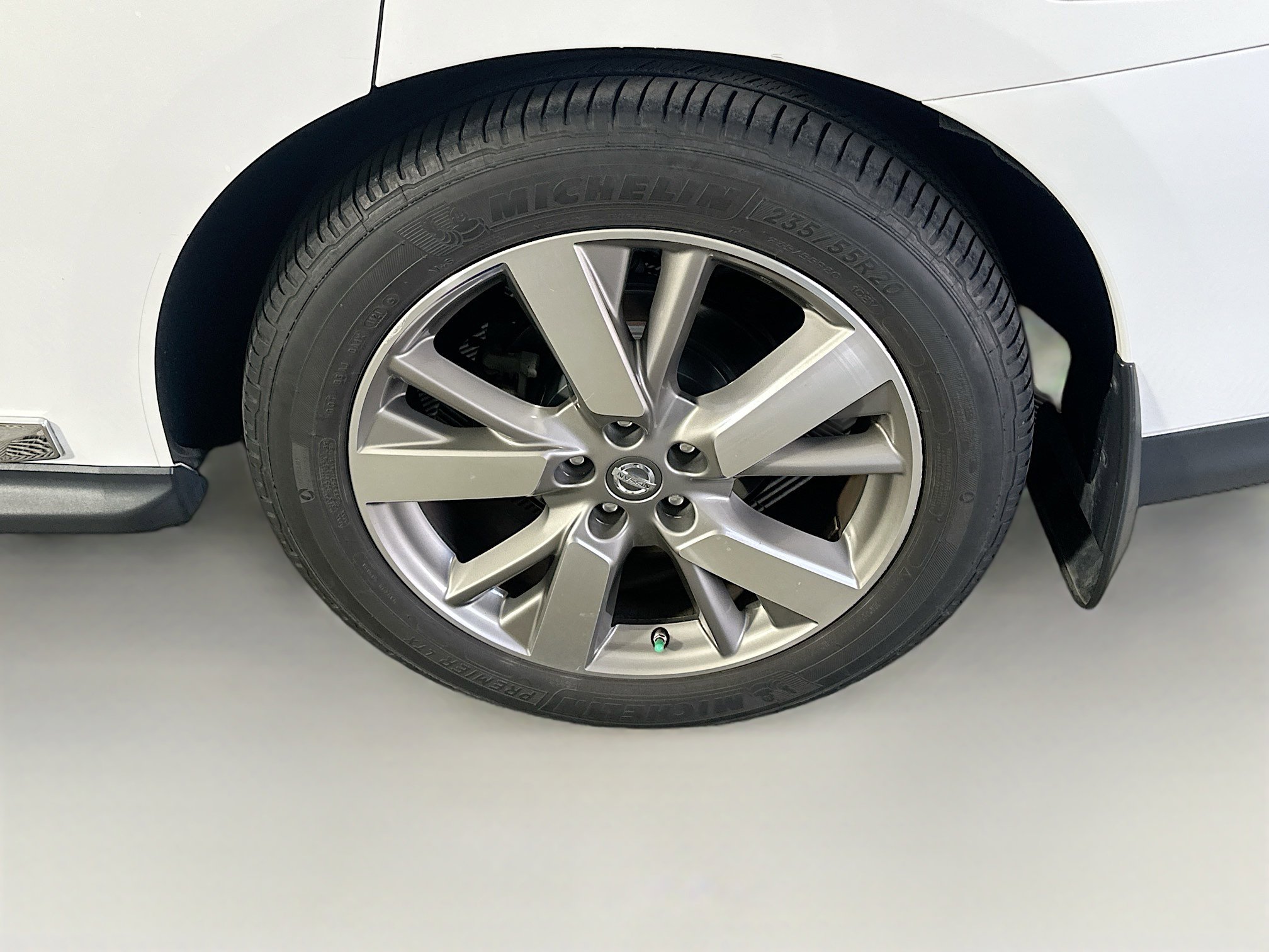 Used 2014 Nissan Pathfinder Platinum image 11