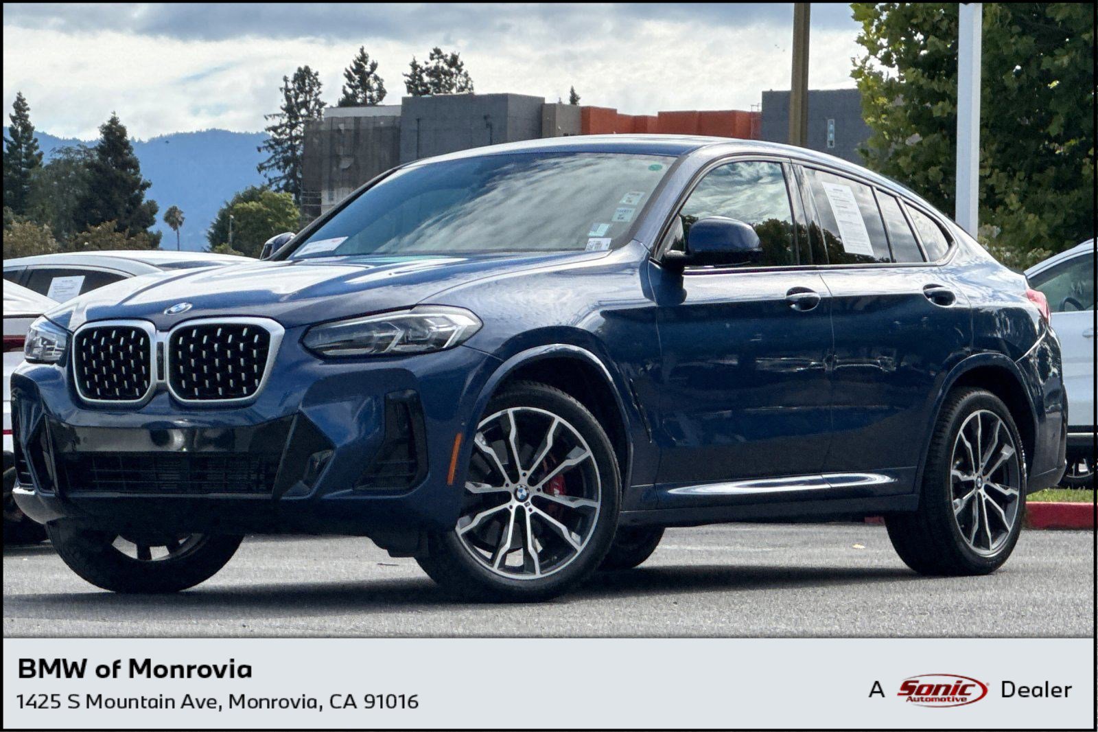 Used 2022 BMW X4 xDrive30i w/ M Sport Package 2