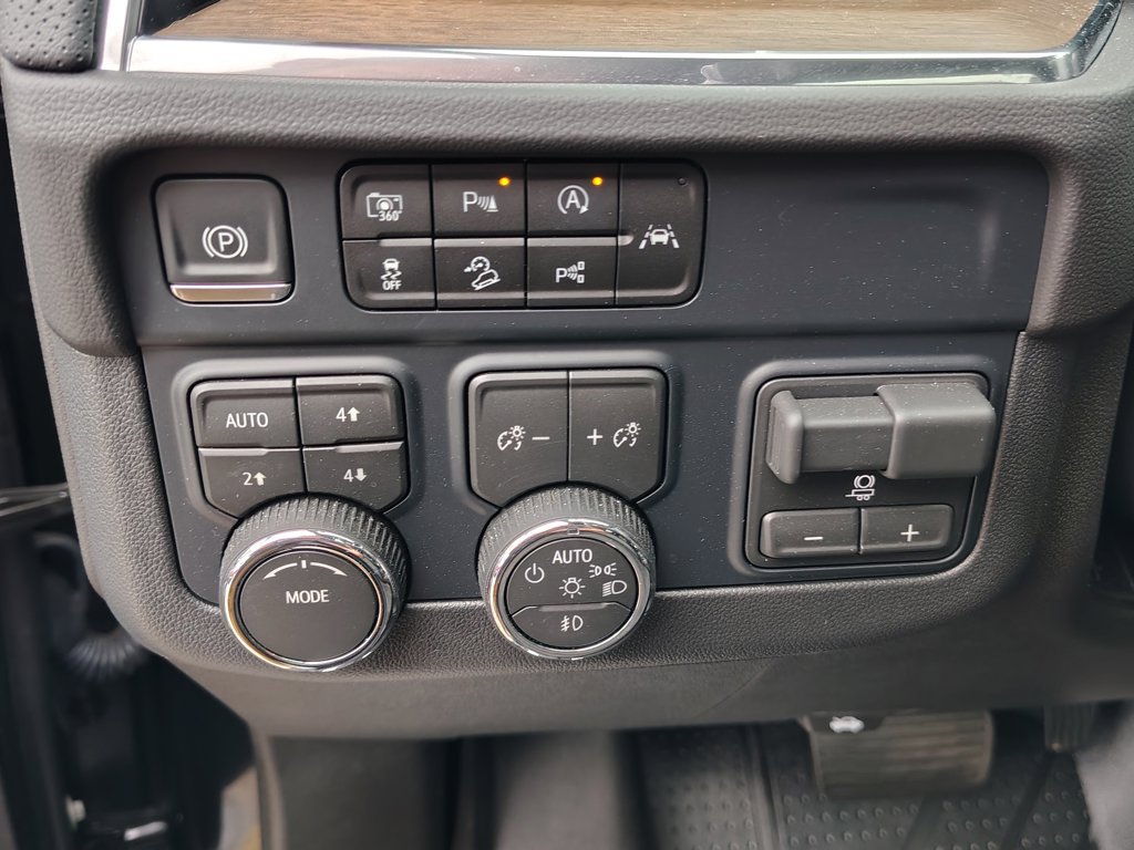 Certified 2026 Chevrolet Tahoe High Country w/ Sun And Tow Package AWD/4WD image 16