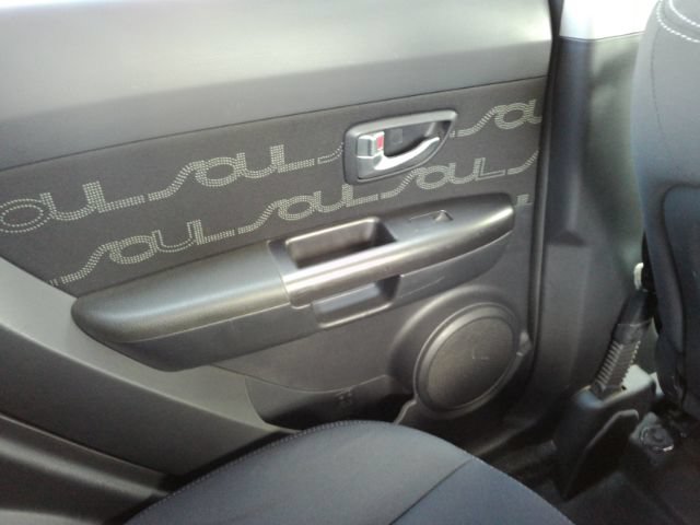 Used 2012 Kia Soul + w/ Audio Pkg FWD image 26