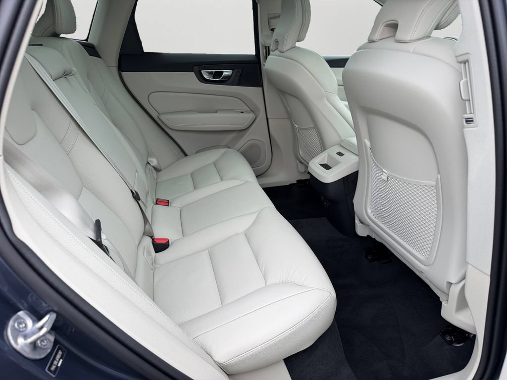 Certified 2024 Volvo XC60 B5 Plus w/ Climate Package AWD/4WD image 9