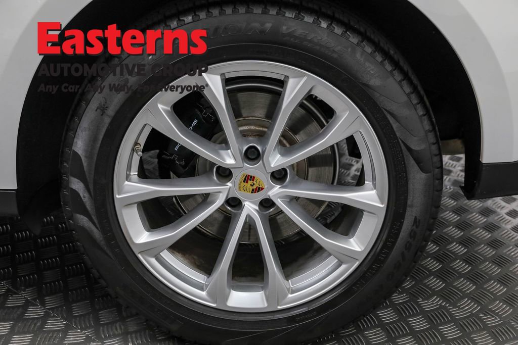 Used 2023 Porsche Macan T w/ Premium Package Plus image 34