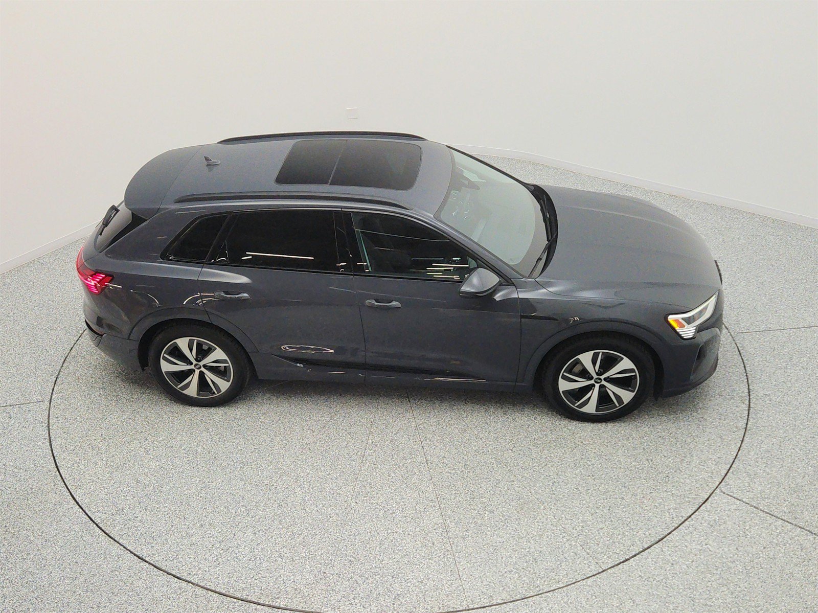 Used 2024 Audi Q8 e-tron Premium AWD/4WD image 25