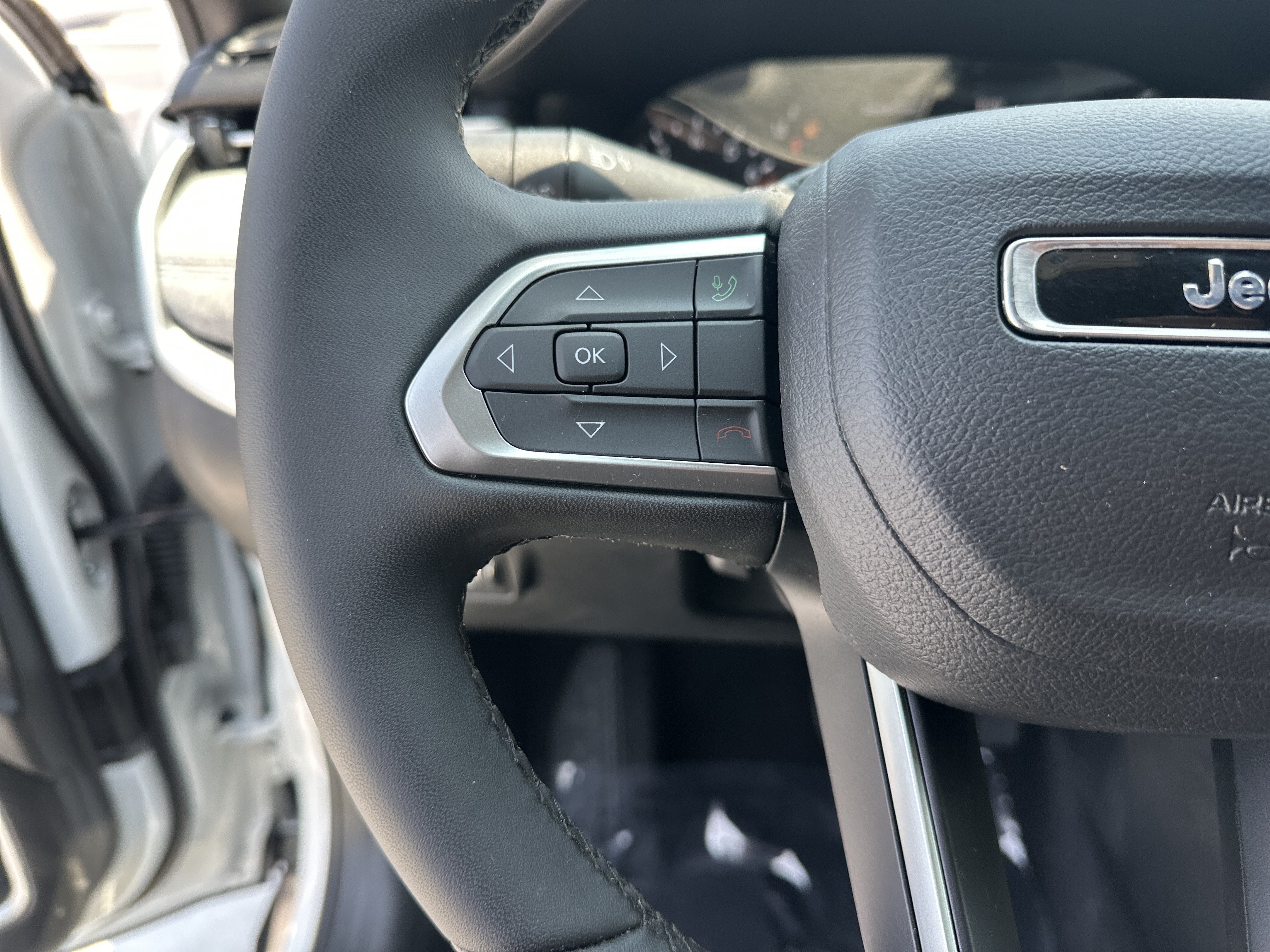 Used 2024 Jeep Compass Latitude AWD/4WD image 19
