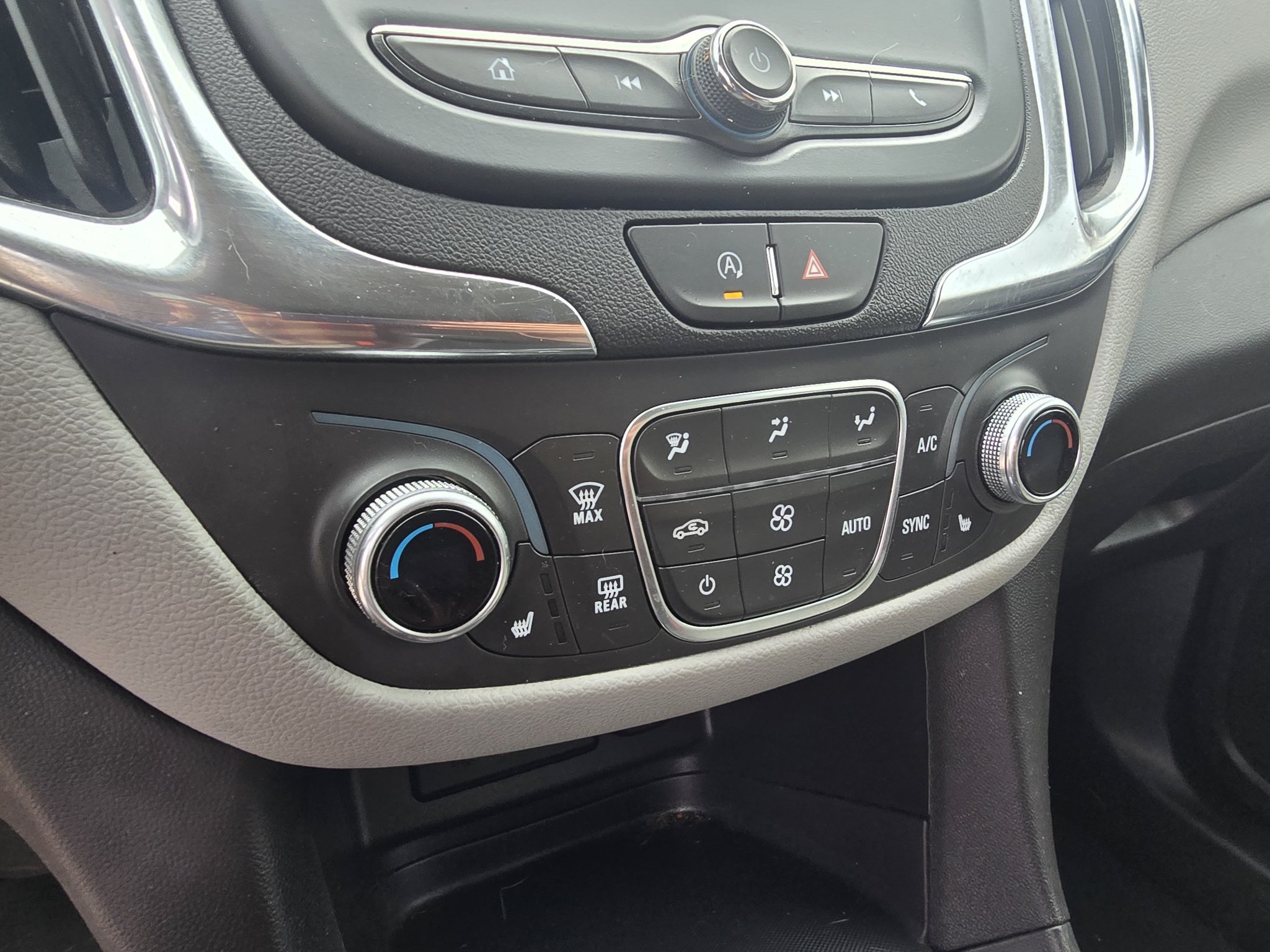 Used 2024 Chevrolet Equinox LT AWD/4WD image 23