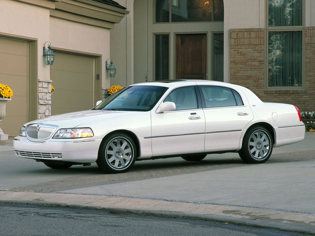 Used 2004 Lincoln Town Car Ultimate