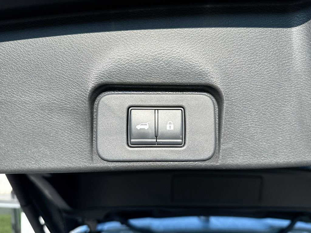 Used 2023 Nissan Rogue SL w/ SL Premium Package image 25