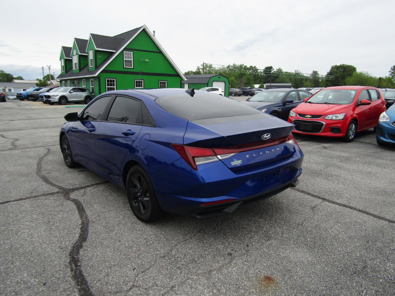 Used 2023 Hyundai Elantra SEL FWD image 5