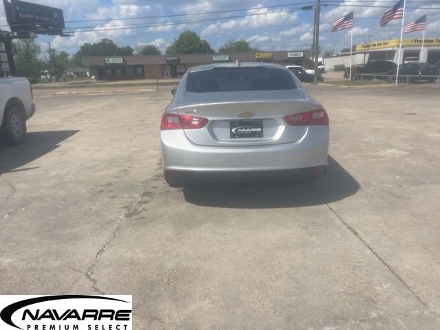 Used 2017 Chevrolet Malibu LT w/ Leather Package FWD image 7