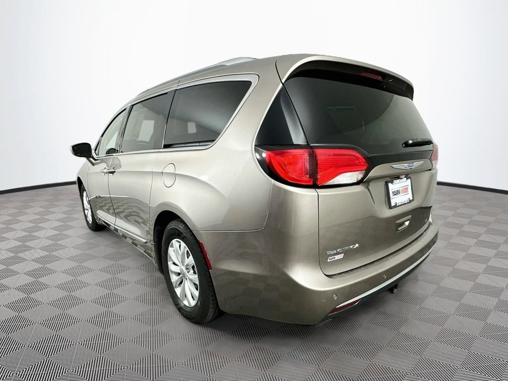 Certified 2018 Chrysler Pacifica Touring-L FWD image 7