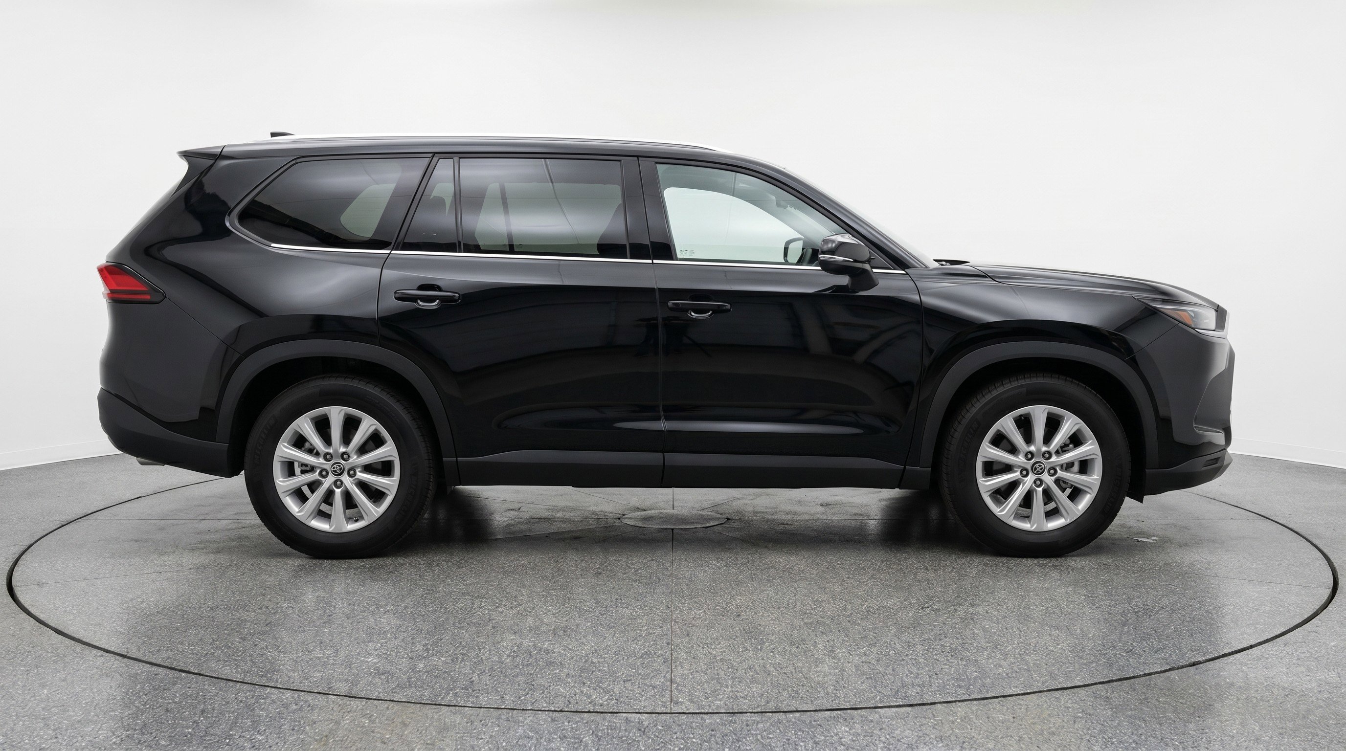 Used 2025 Toyota Grand Highlander FWD image 11