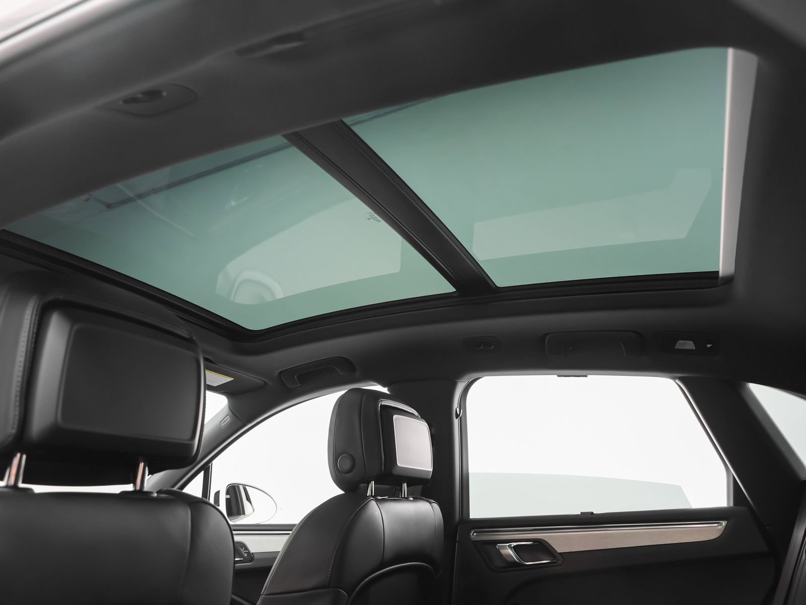 Certified 2026 Porsche Macan image 47