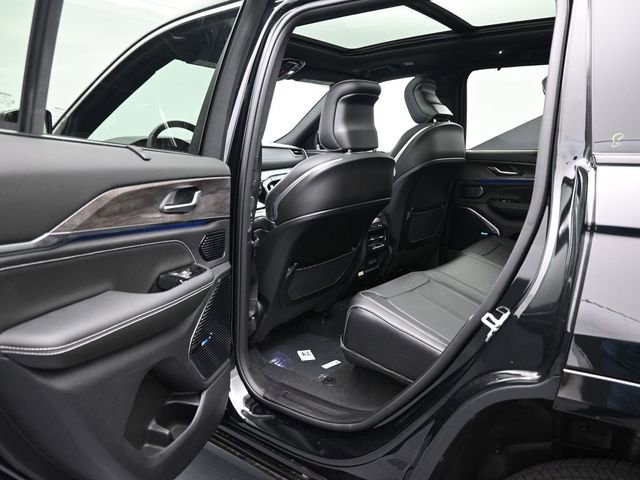 Used 2024 Jeep Grand Cherokee Overland w/ Advanced Protech Group III image 22