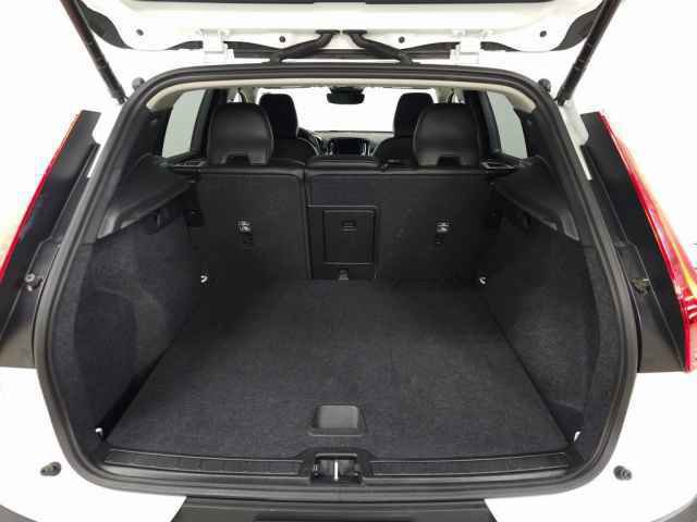 Certified 2025 Volvo XC40 B5 Core image 8