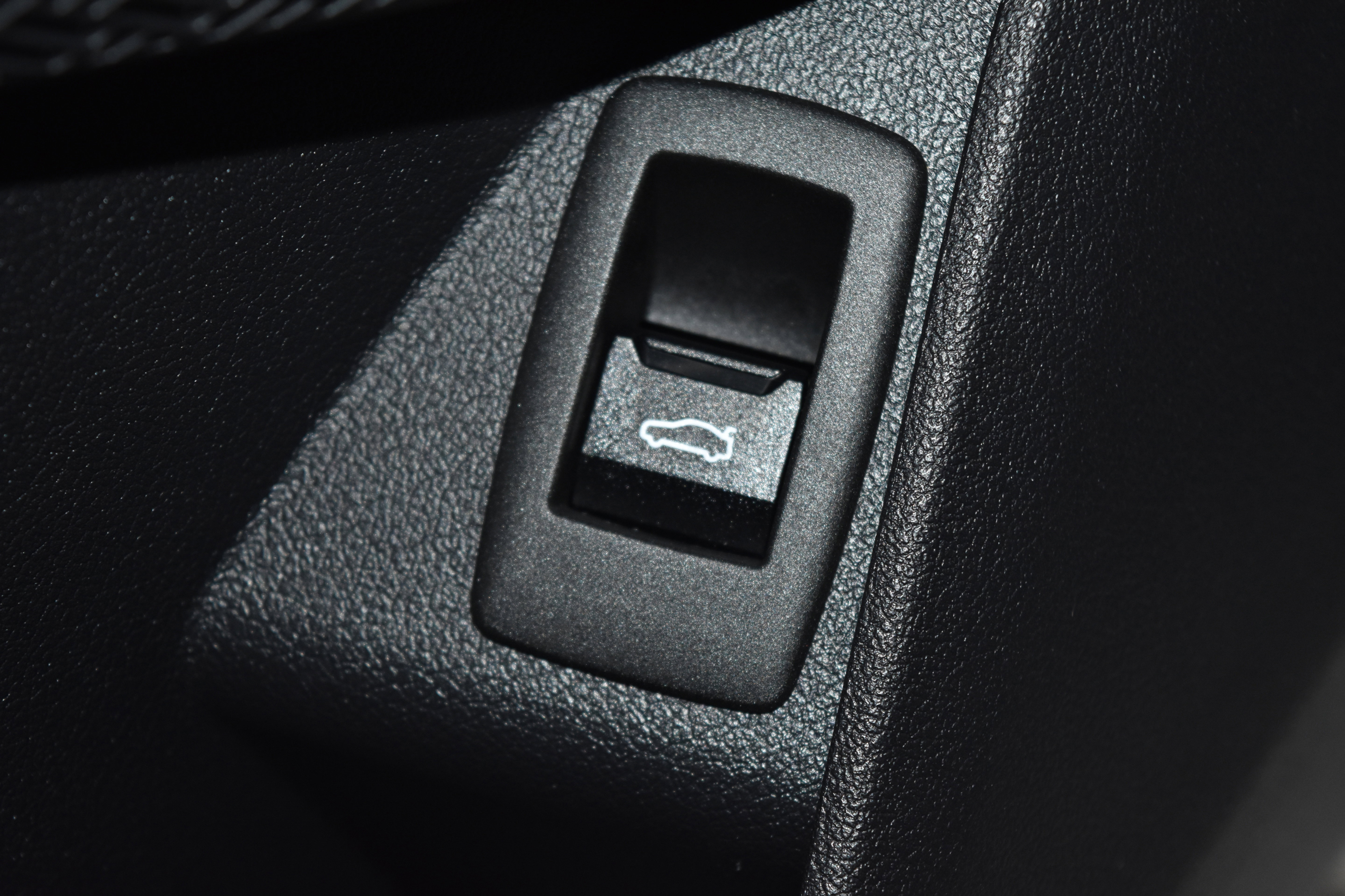 New 2025 BMW X2 xDrive28i w/ Technology Package image 6