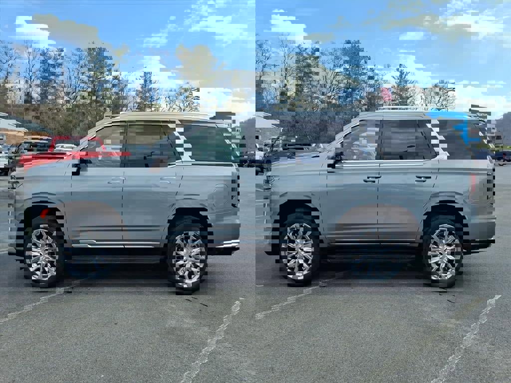 Used 2023 Cadillac Escalade Premium Luxury image 2