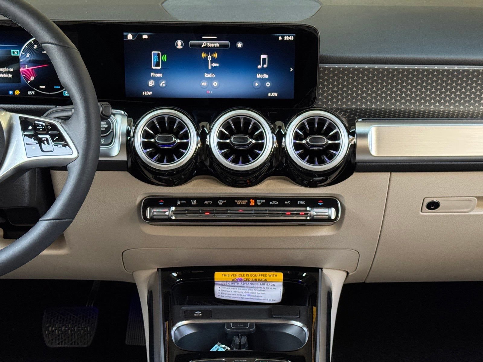 Used 2025 Mercedes-Benz GLB 250 4MATIC image 8