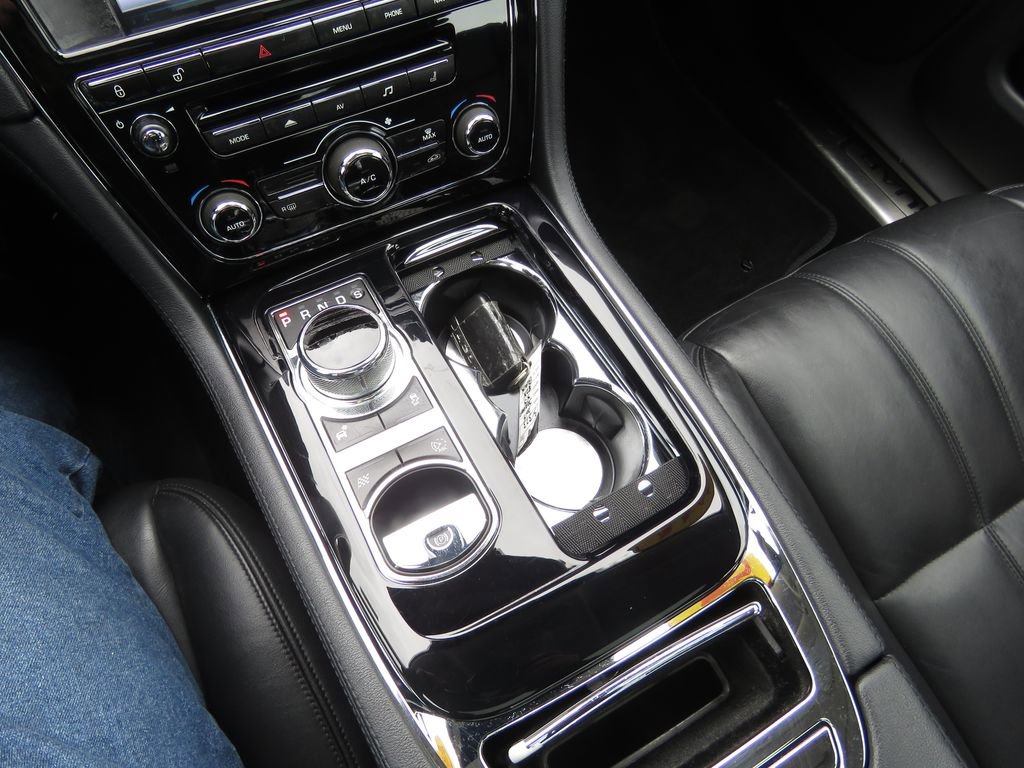 Used 2015 Jaguar XJ AWD image 24