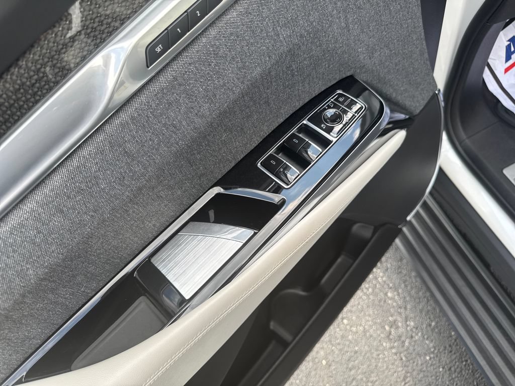 Used 2025 Cadillac Escalade V AWD/4WD image 13
