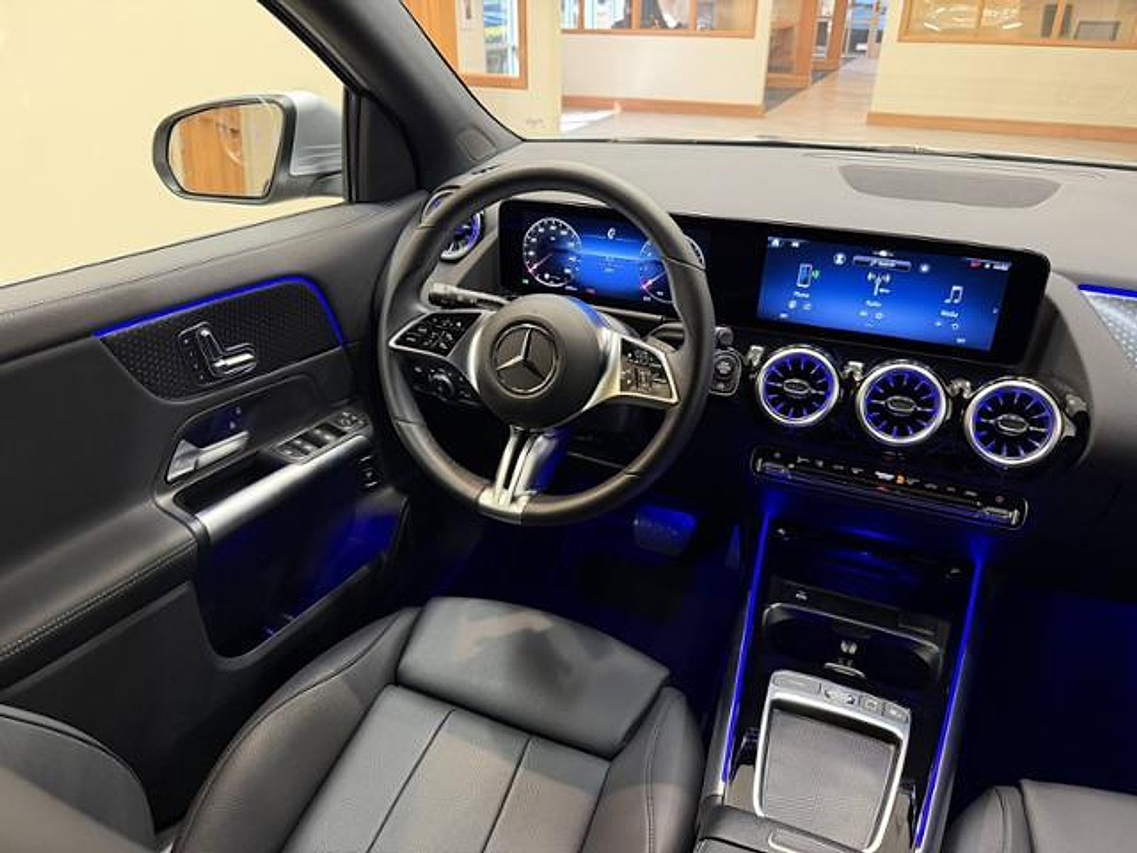 Used 2025 Mercedes-Benz GLA 250 image 9