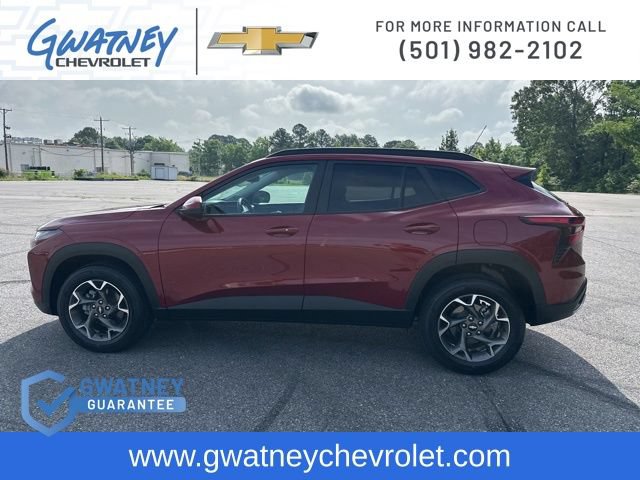 Used 2025 Chevrolet Trax LT w/ LT Convenience Package FWD image 8