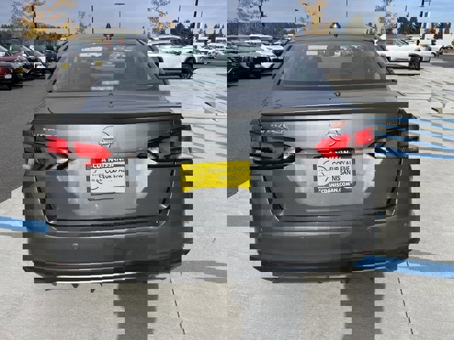 New 2025 Nissan Versa SR w/ Trunk Package image 8