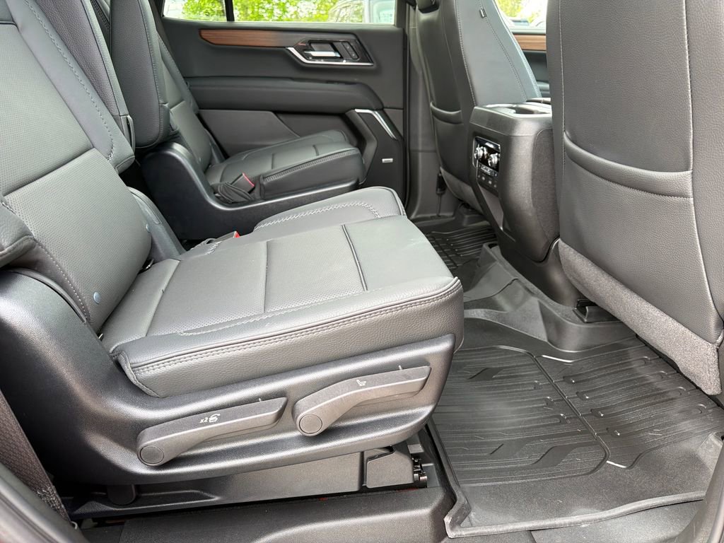 Used 2025 GMC Yukon Denali w/ Denali Reserve Package image 36