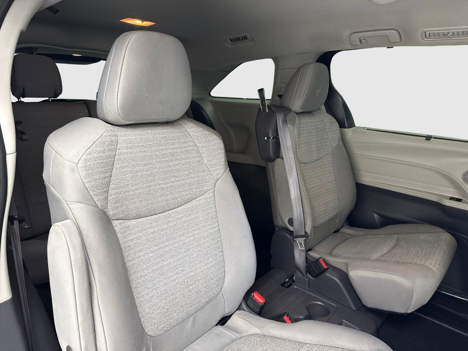 Used 2021 Toyota Sienna LE FWD image 43