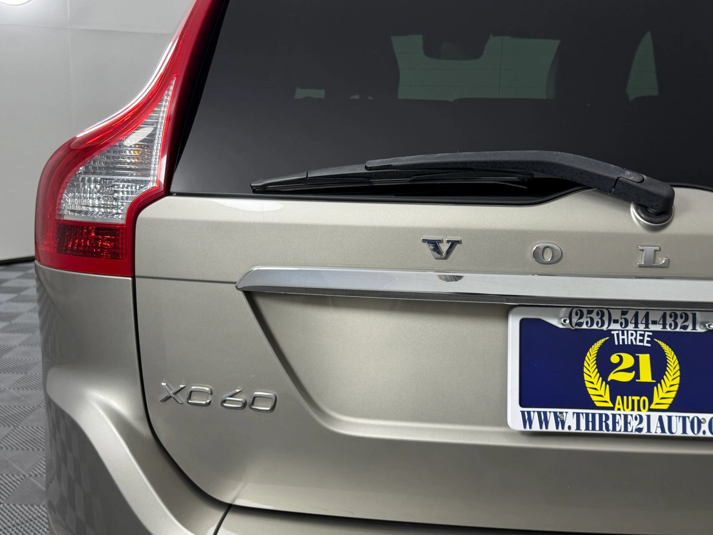 Used 2016 Volvo XC60 T6 Platinum FWD image 9