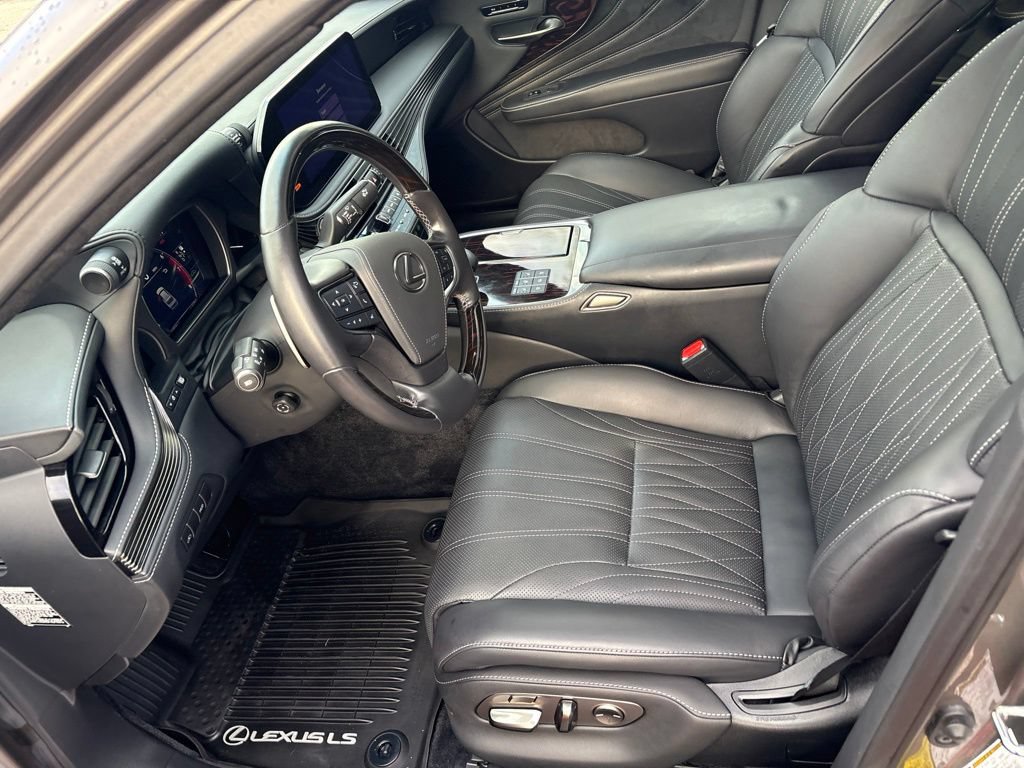 Used 2023 Lexus LS 500 w/ Luxury Package RWD image 16
