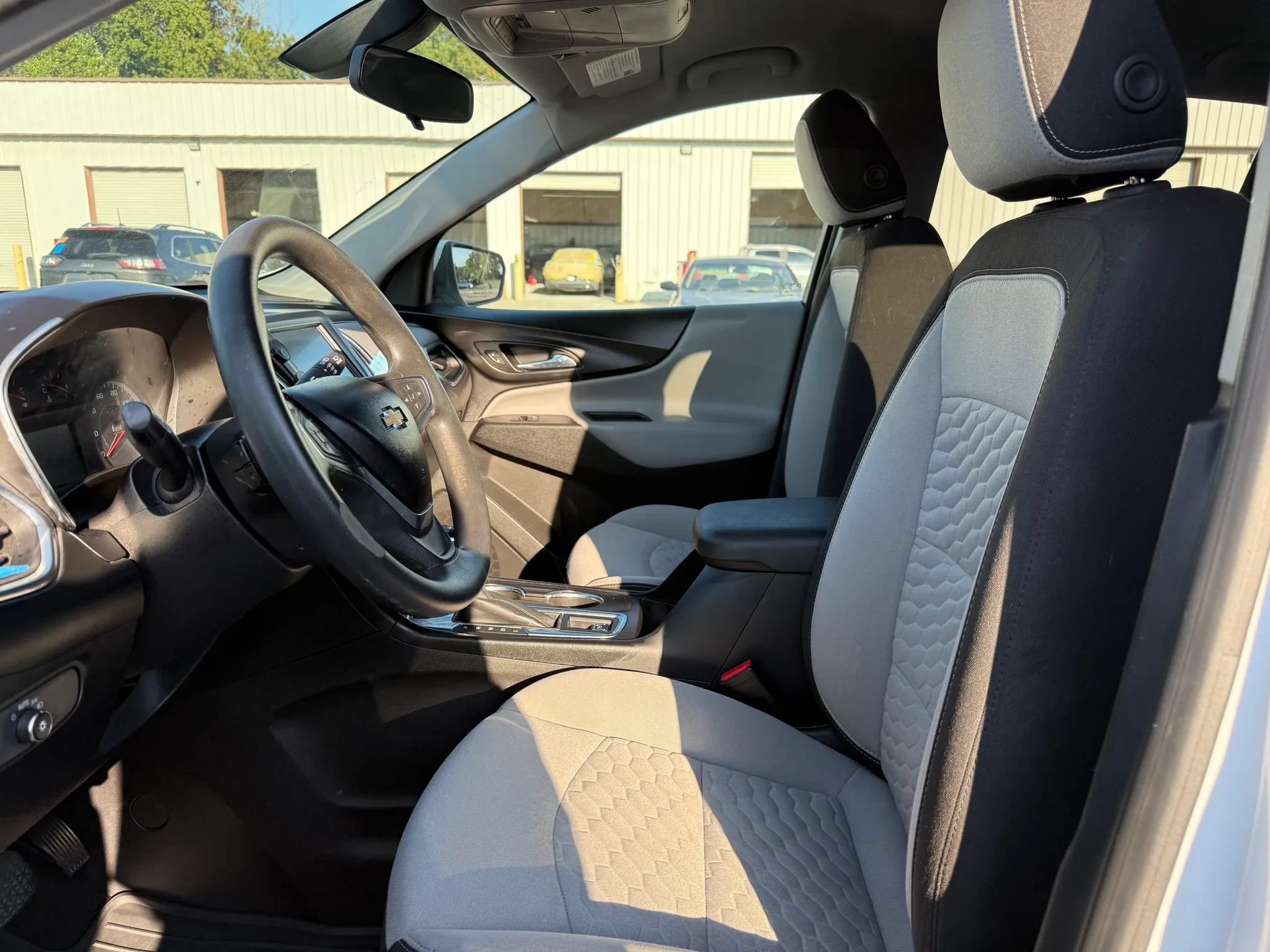 Used 2018 Chevrolet Equinox LT w/ LPO, Cargo Package AWD/4WD image 2