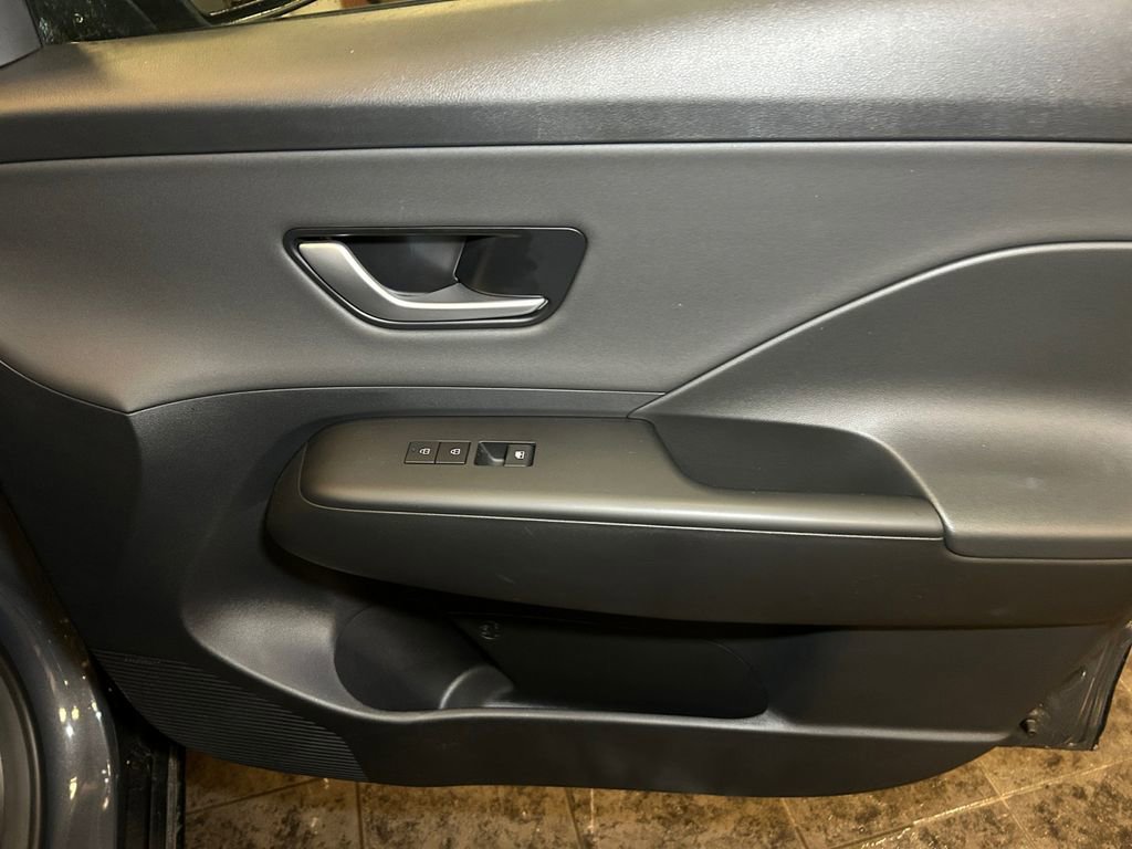 Used 2024 Hyundai Kona Limited AWD/4WD image 17