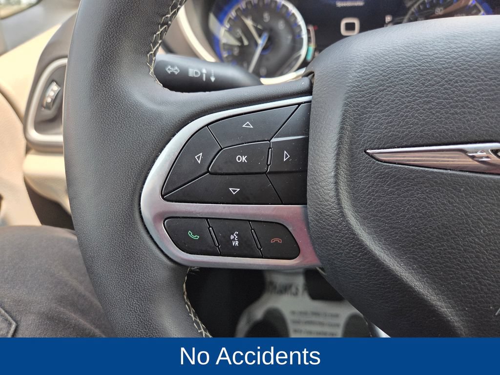 Used 2024 Chrysler Pacifica Touring-L FWD image 20