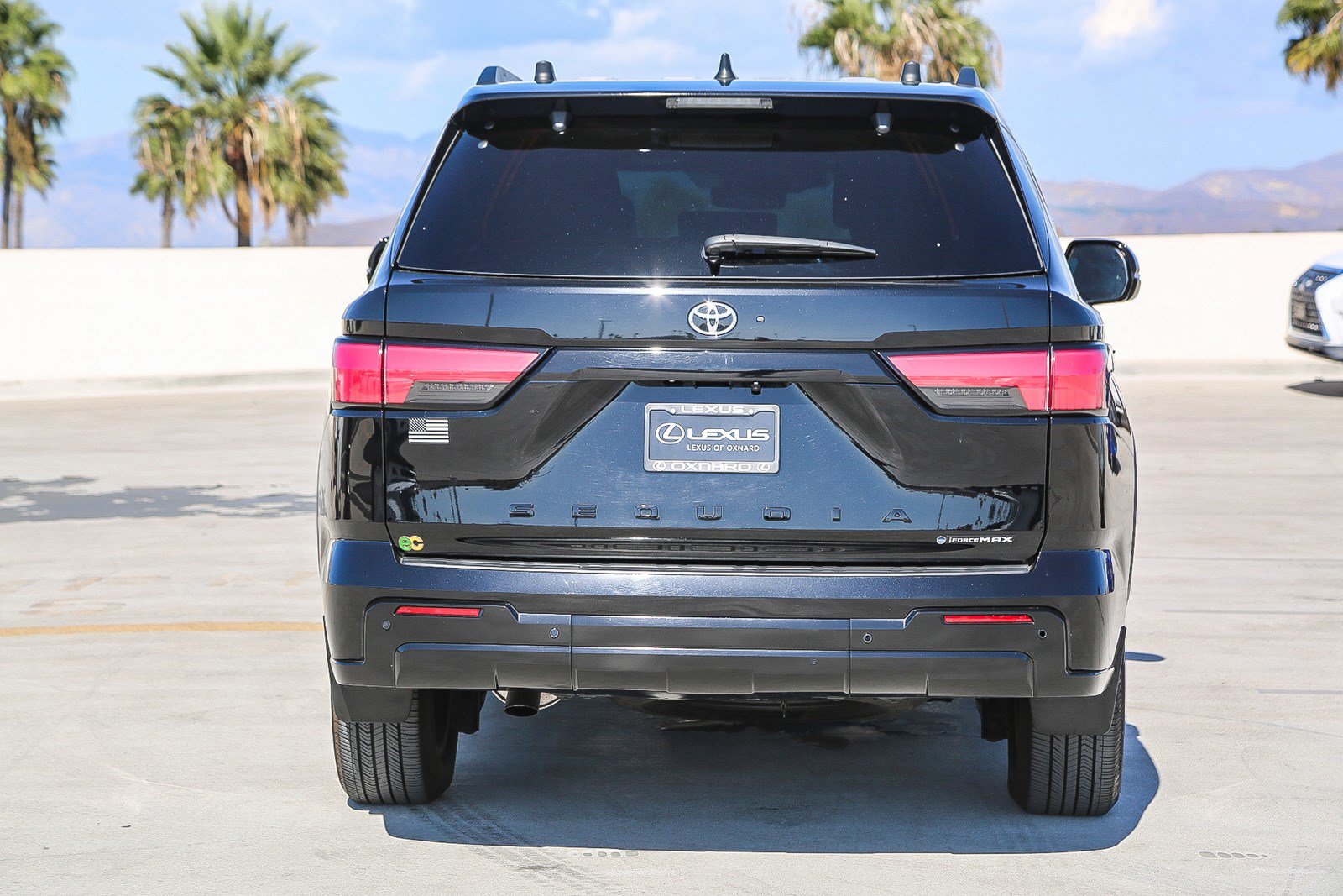 Used 2025 Toyota Sequoia Limited w/ Tow Technology Package AWD/4WD image 6