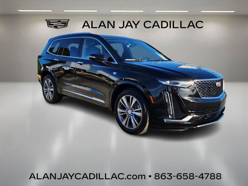 Used 2025 Cadillac XT6 Premium Luxury image 7