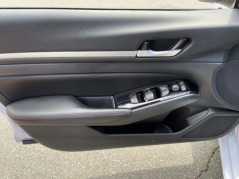 Certified 2024 Nissan Altima 2.5 SR FWD image 9