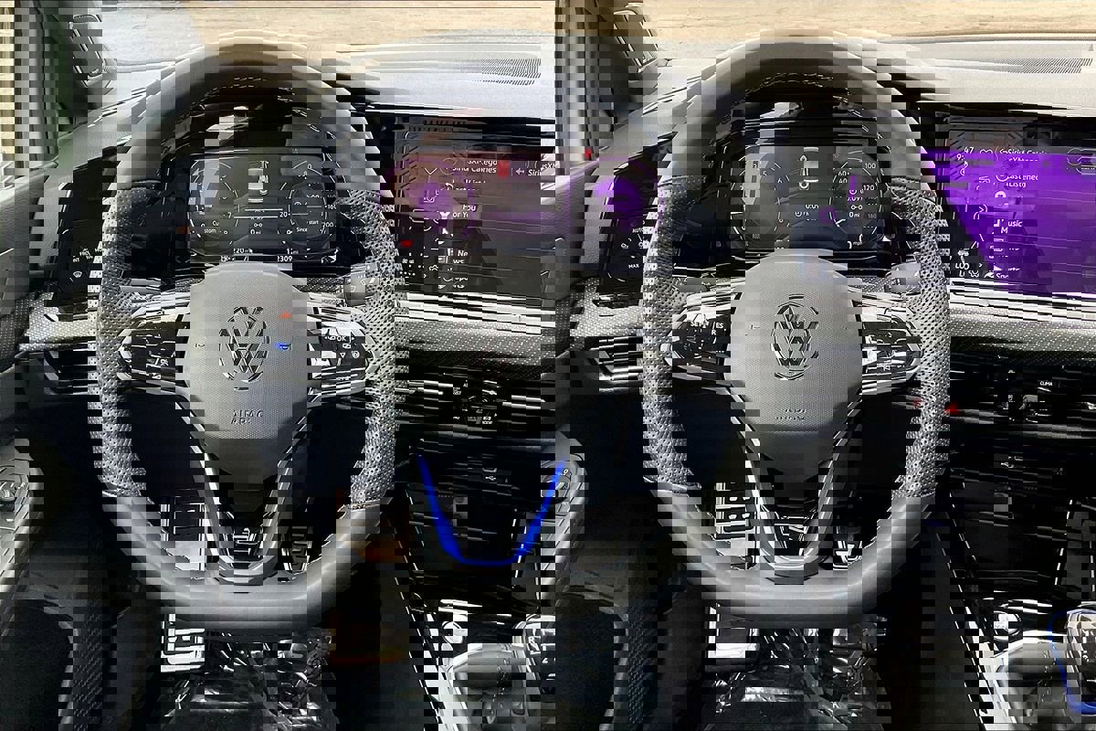 Used 2024 Volkswagen Golf R image 27