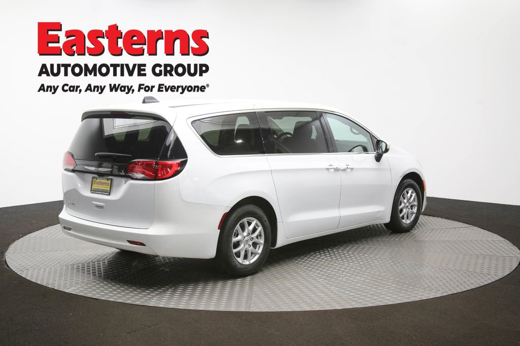 Used 2022 Chrysler Voyager LX image 38