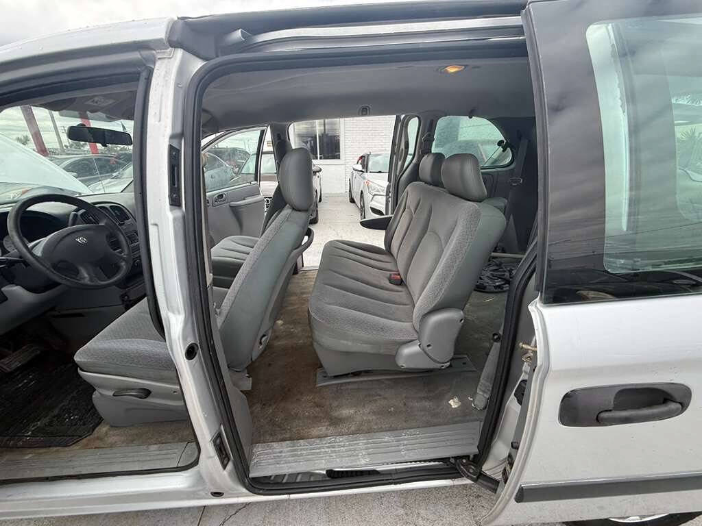 Used 2005 Dodge Caravan SE w/ Popular Equipment Group FWD image 9