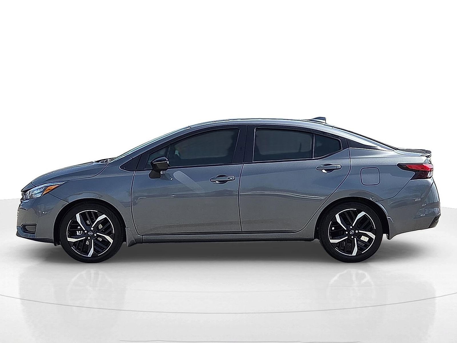 Used 2025 Nissan Versa SR w/ Trunk Package image 3