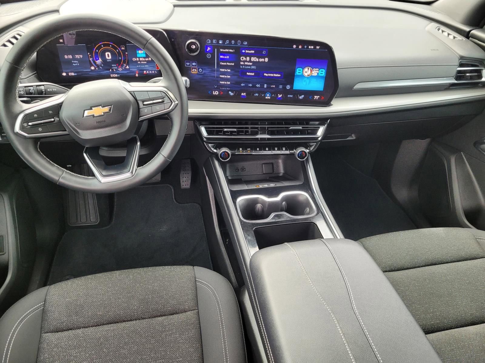 Used 2025 Chevrolet Traverse LT w/ Driver Confidence Package image 18