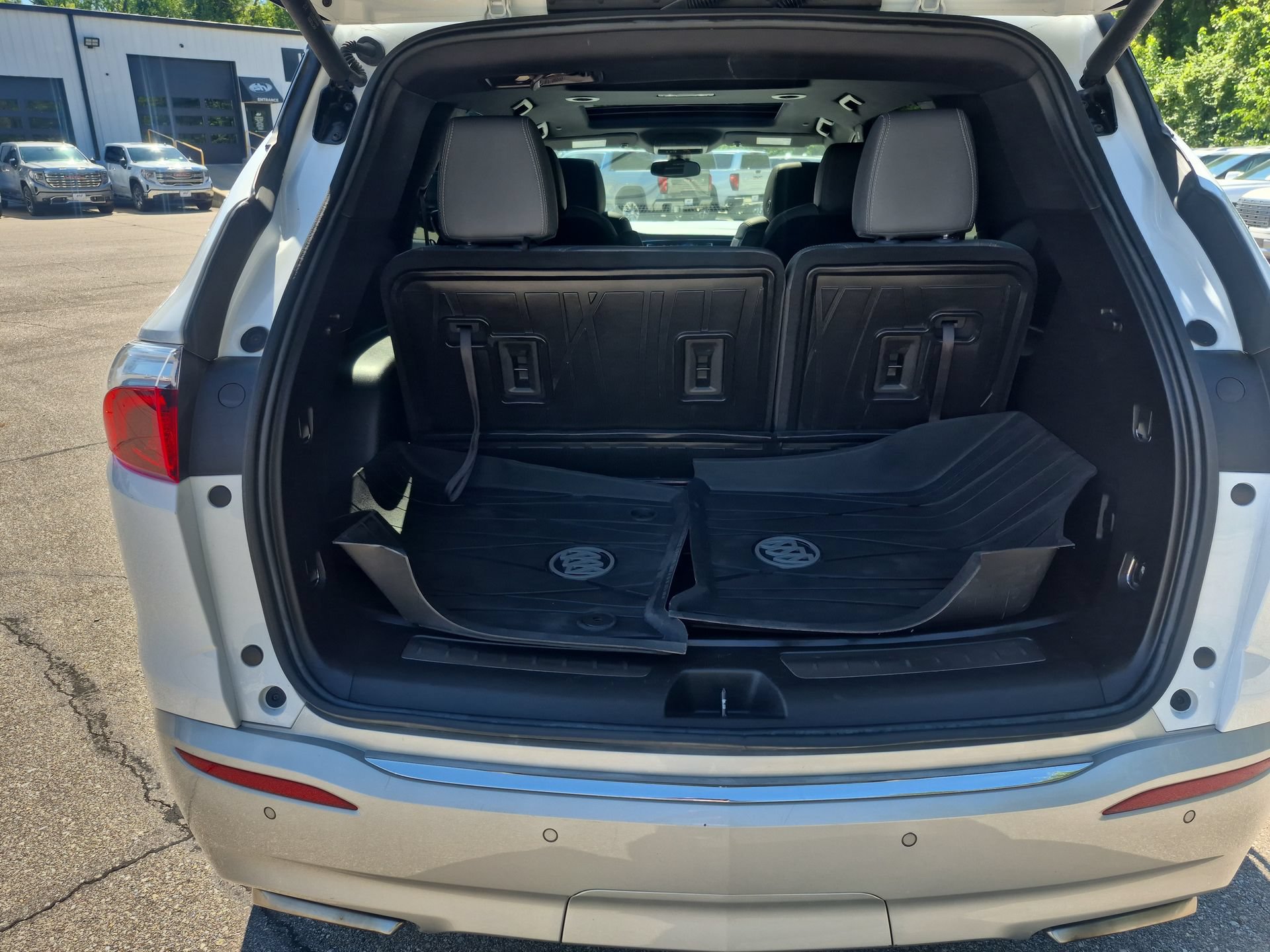 Used 2024 Buick Enclave Essence w/ Experience Buick Package AWD/4WD image 27