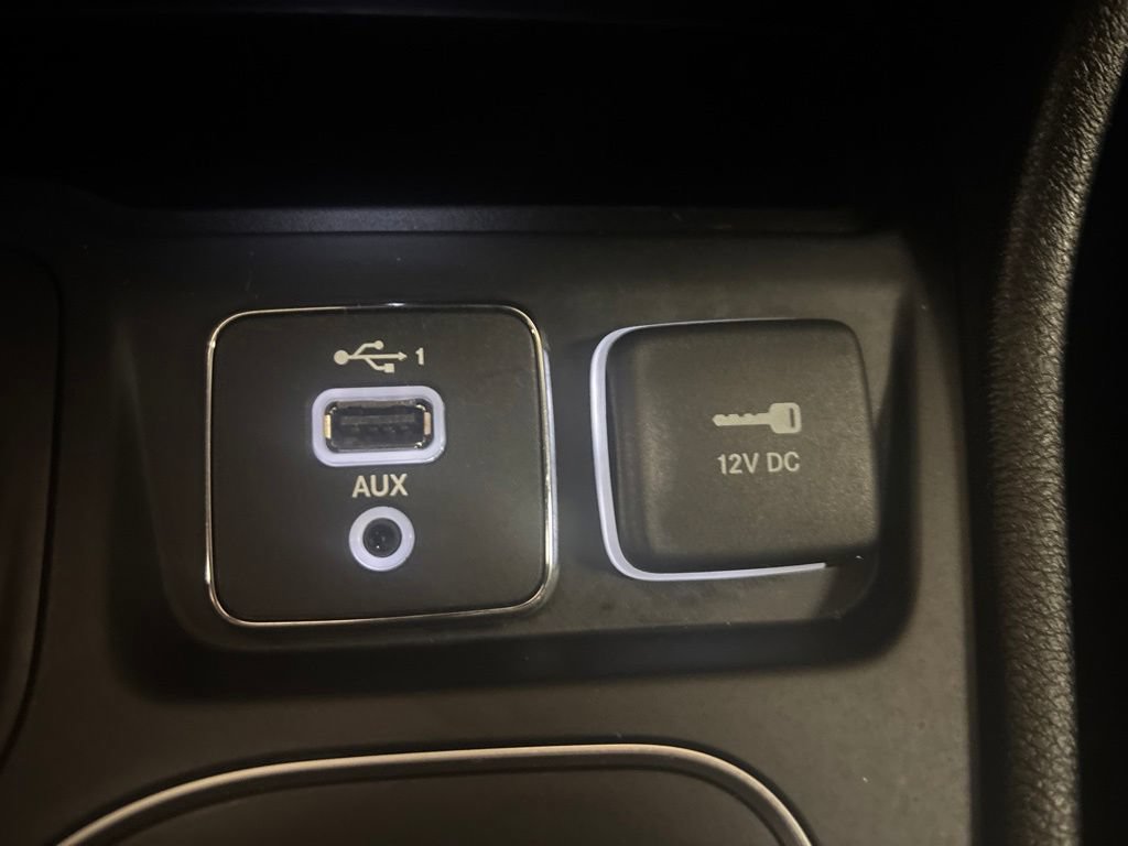 Used 2020 Jeep Cherokee Latitude Plus w/ Cold Weather Group AWD/4WD image 13