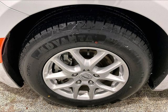 Used 2022 Chrysler Voyager LX image 36