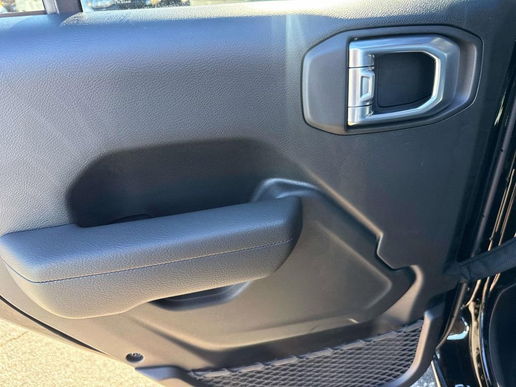 New 2025 Jeep Gladiator Sport AWD/4WD image 8