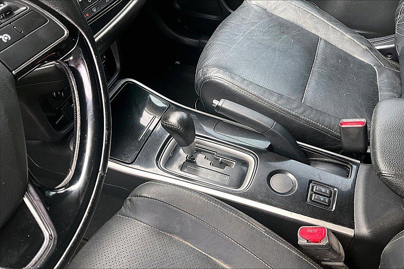 Used 2017 Mitsubishi Outlander SEL FWD image 11