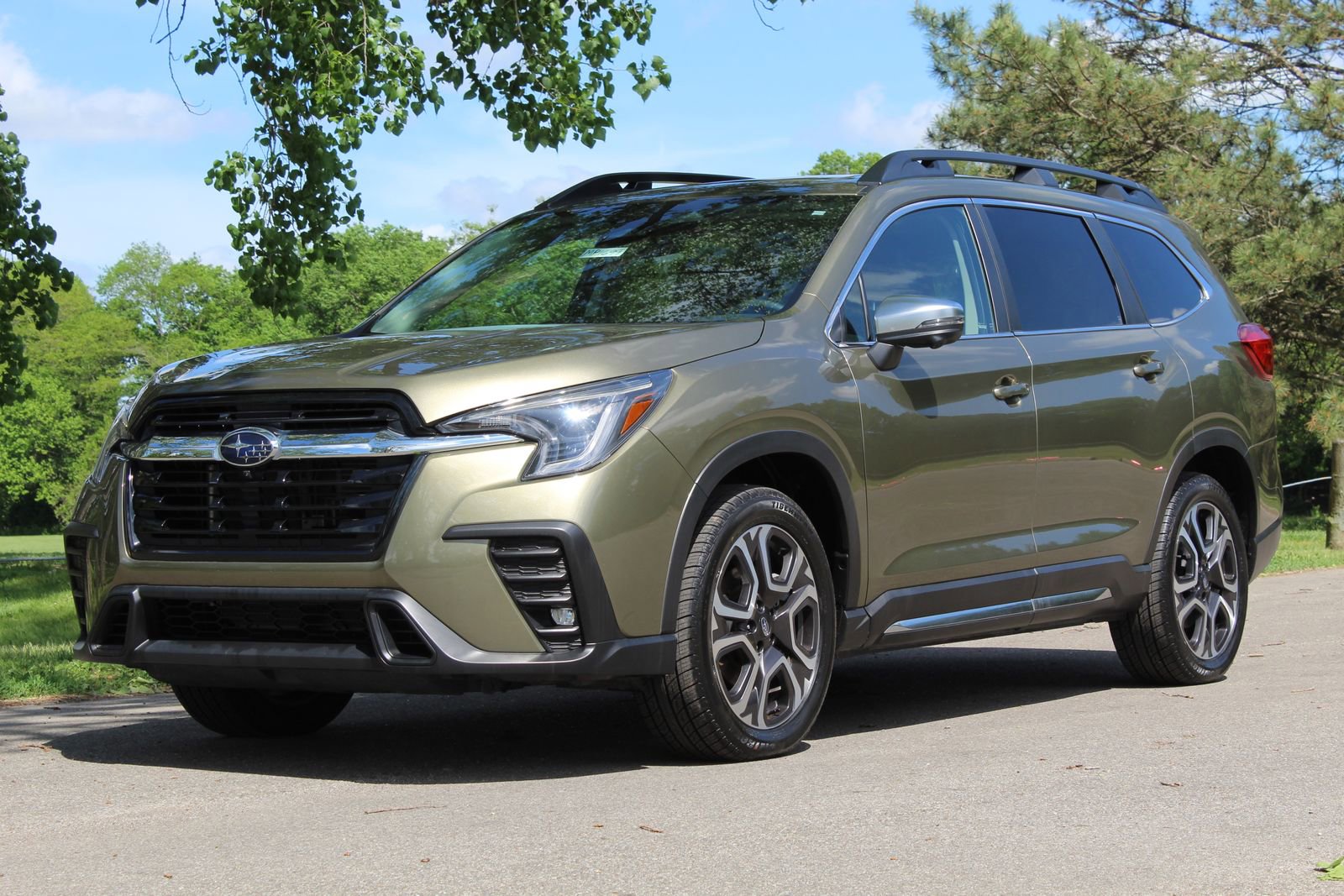 Used 2023 Subaru Ascent Limited w/ Technology Package AWD/4WD image 4