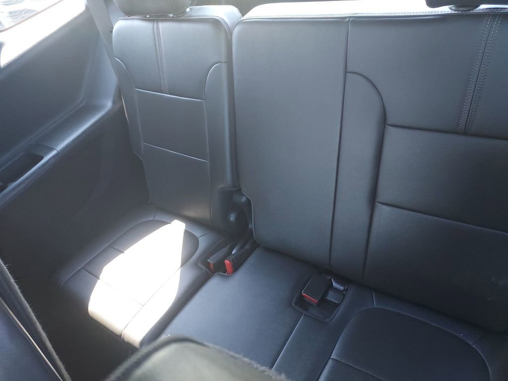 Used 2023 Chevrolet Traverse RS image 29