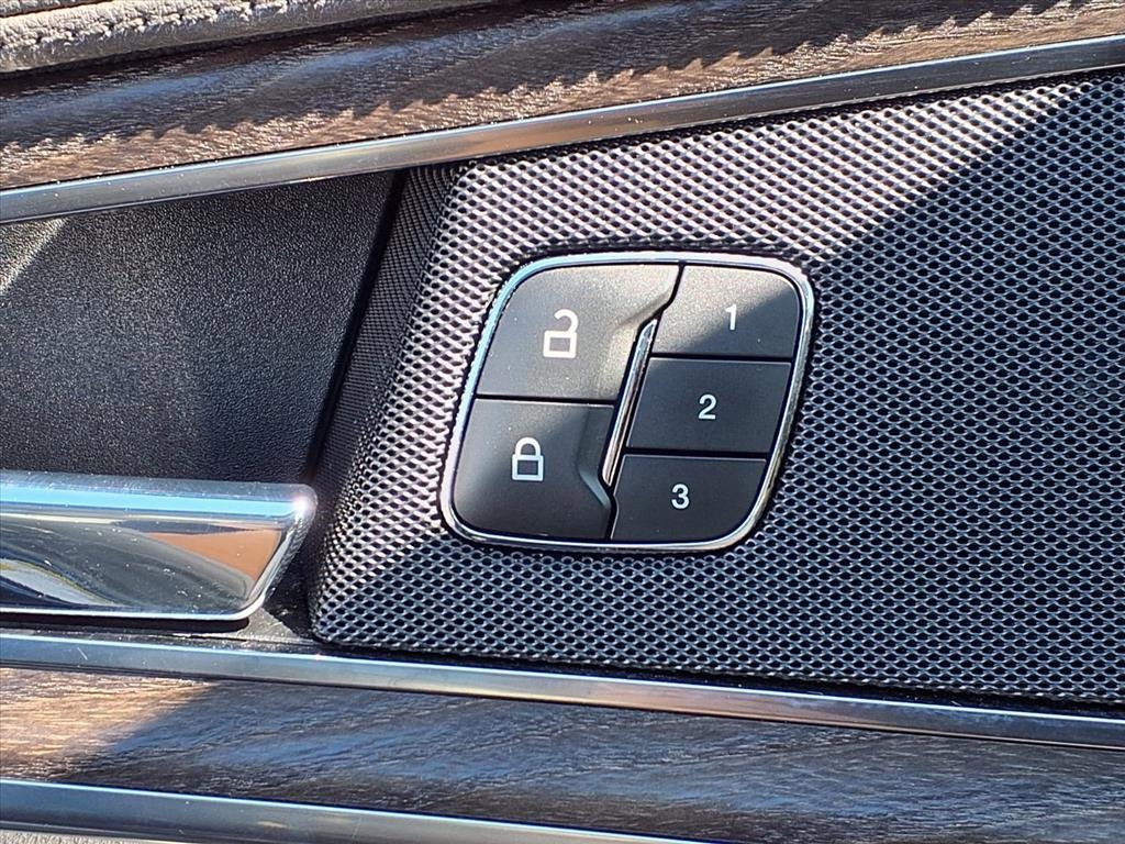 Used 2020 Lincoln Nautilus Reserve image 19