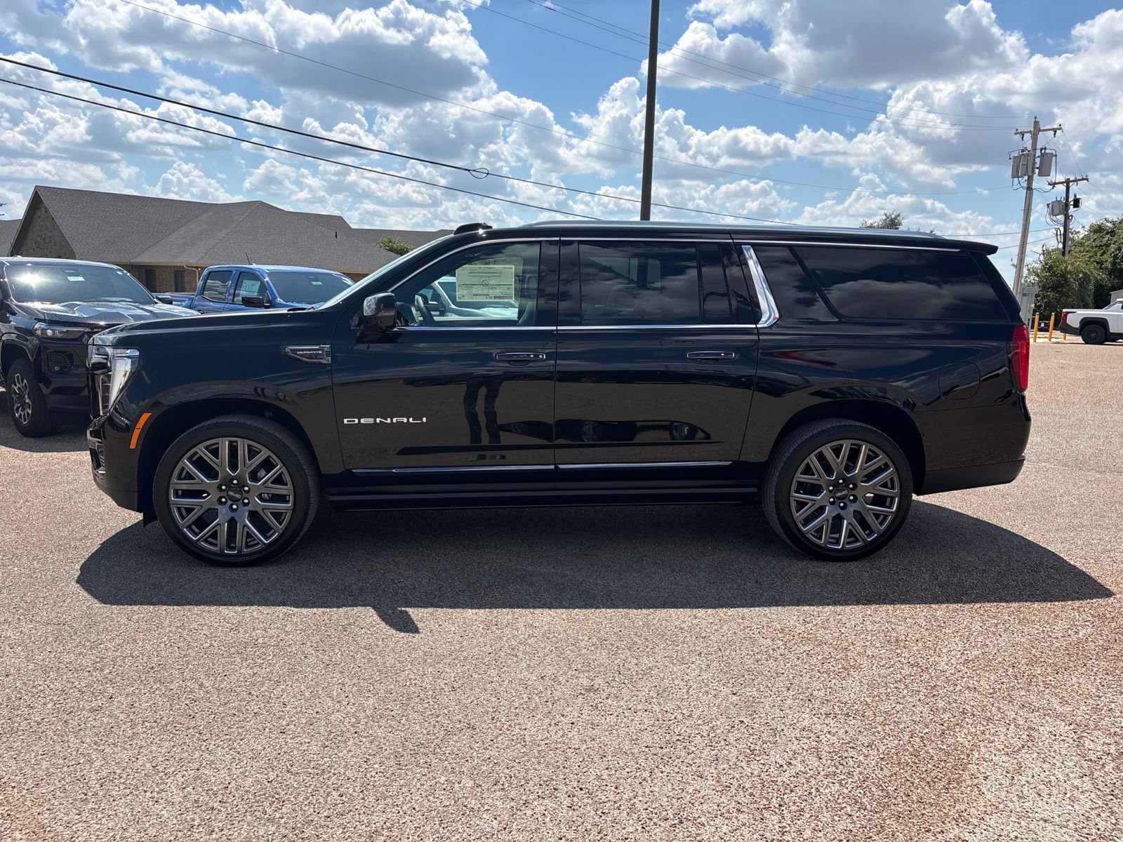 New 2026 GMC Yukon XL Denali Ultimate w/ LPO, Floor Liner Package AWD/4WD image 2